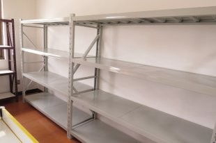 角钢货架在鲜肉批发中的应用 五洲货架厂的专业解决方案